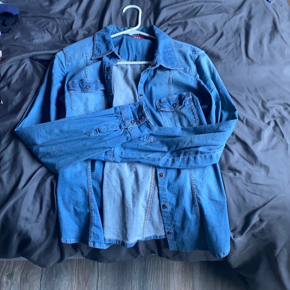 Guess button down